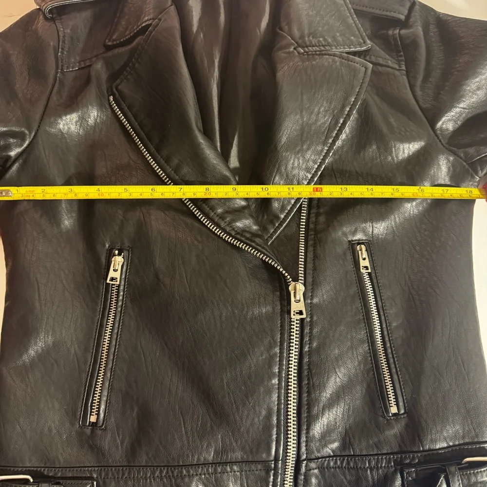Size 6 Topshop Black Faux Leather classic Moto Jacket pockets Zippers Unisex - Picture 10 of 12